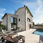 Ipause Villa Dračevac